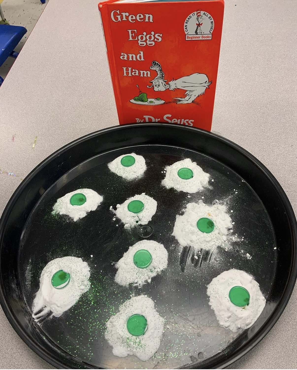 Green Eggs & Ham Baking Soda Volcano Setup 📖🌋
