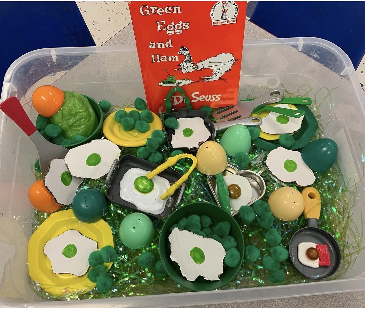 Green Eggs & Ham Sensory Kitchen Bin 🍳📕
