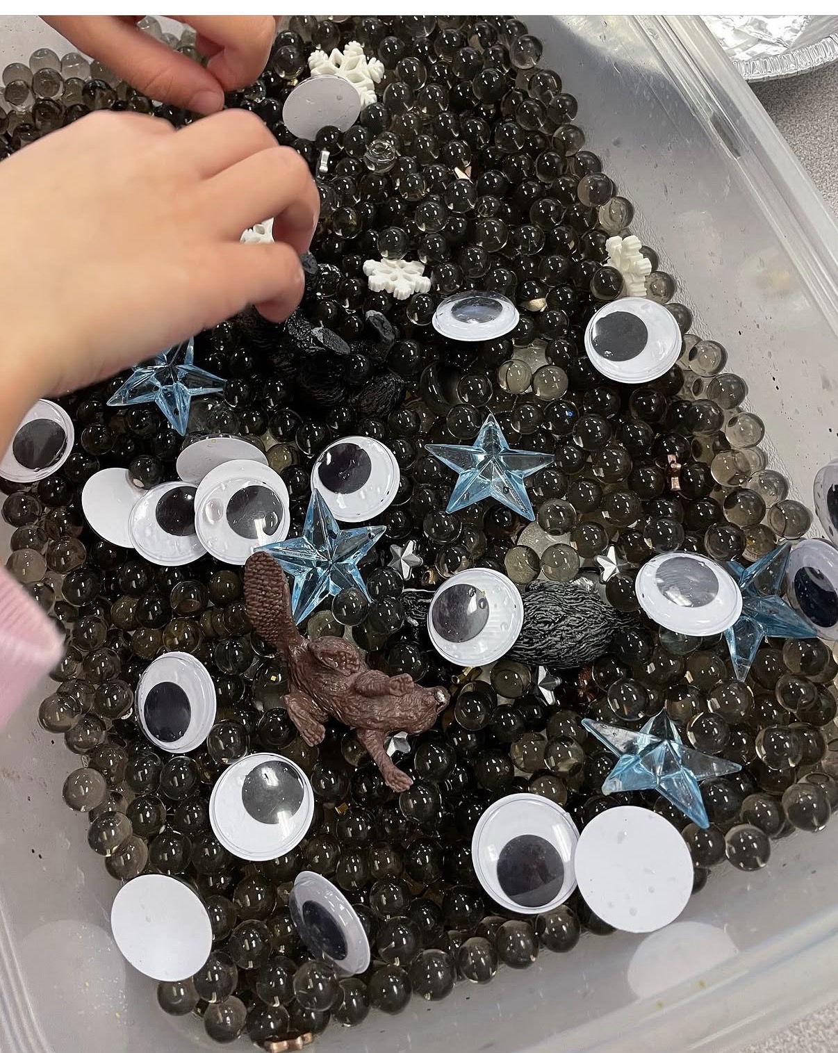 Water Beads Sensory Bin with Googly Eyes 👀⭐